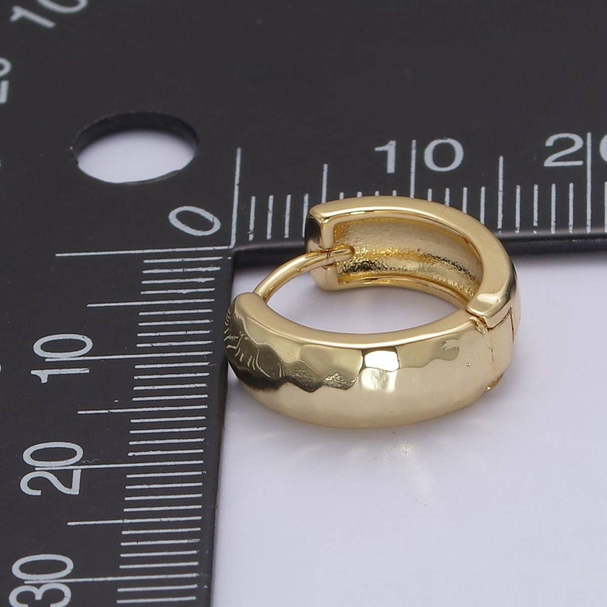 Gold Faceted Huggie Hoop Earring Medium Thick Hoop Earrings, Everyday Earring V-138
