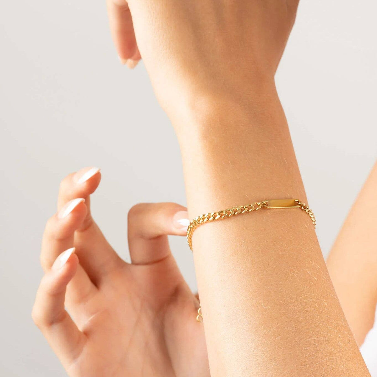 14K Gold Filled Plus™ Engravable Curb Chain Bar Bracelet