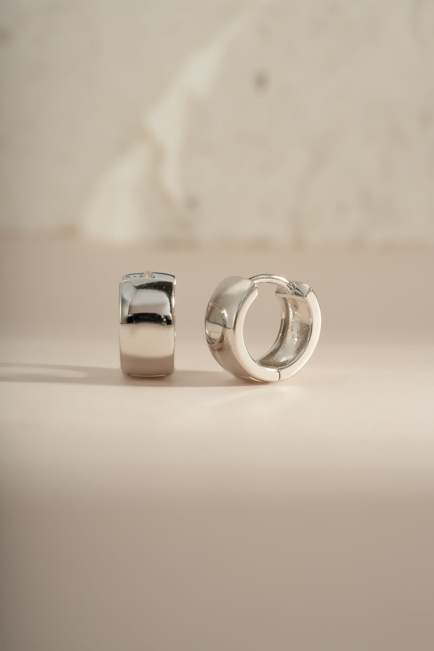 SMALL CHUNKY HOOPS