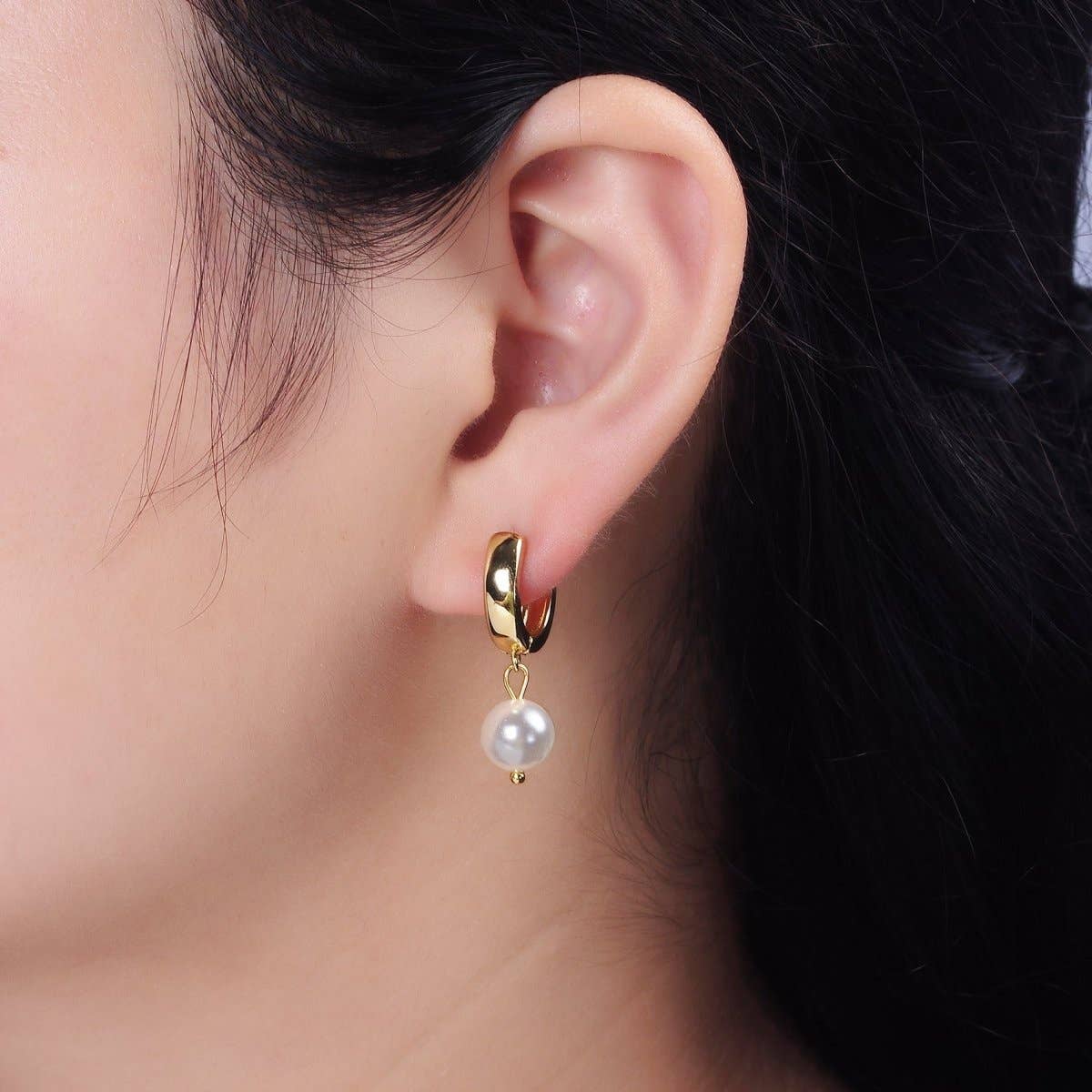 14K Gold Filled Shell Pearl Drop Huggie Earrings Lever Back Hoop Earring | AE673