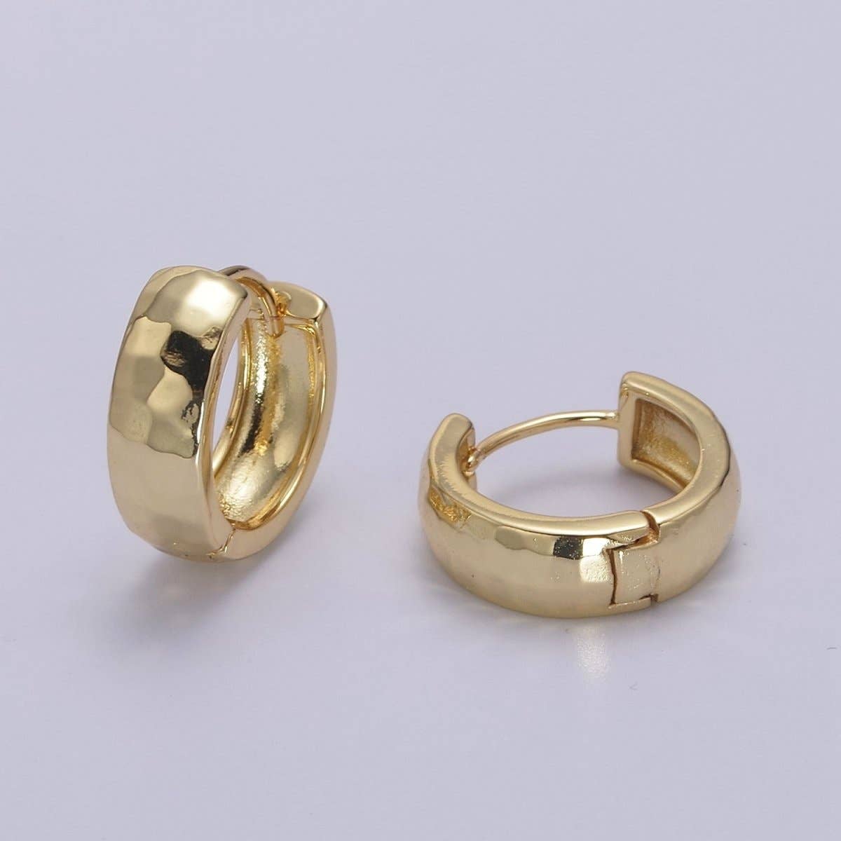 Gold Faceted Huggie Hoop Earring Medium Thick Hoop Earrings, Everyday Earring V-138